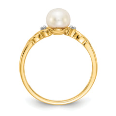 10k FW Cultured Pearl and Diamond Twist Ring