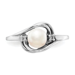 14k White Gold 5.5mm FW Cultured Pearl AA Diamond ring