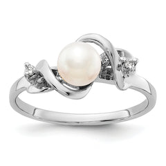 14k White Gold 5.5mm FW Cultured Pearl AA Diamond ring