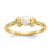 10K Fresh Water Cultured Pearl and Diamond Ring