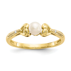 10K Fresh Water Cultured Pearl and Diamond Ring