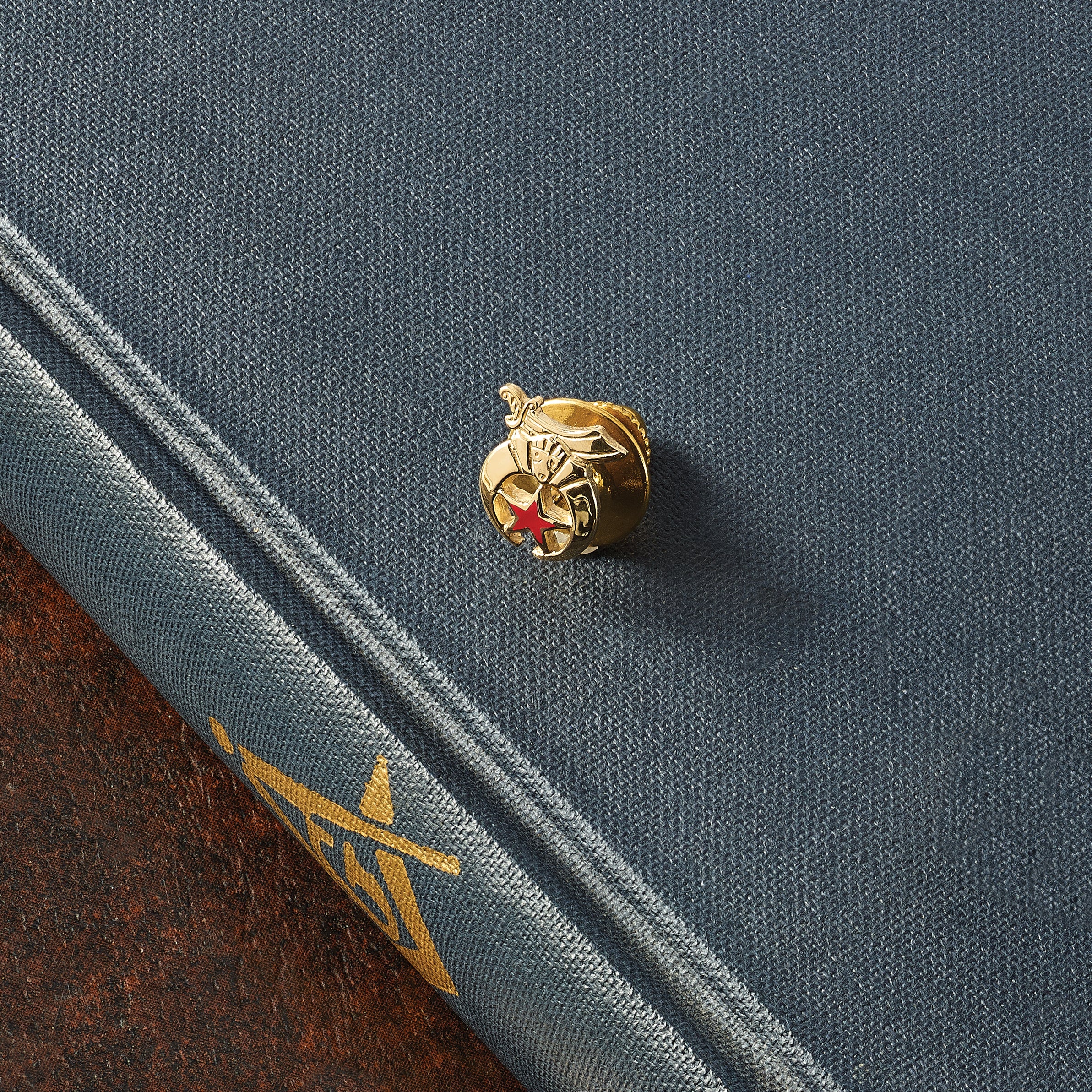 14k Men's Polished and Textured with Red Enamel Masonic Shriner Tie / Lapel Pin Secondary image