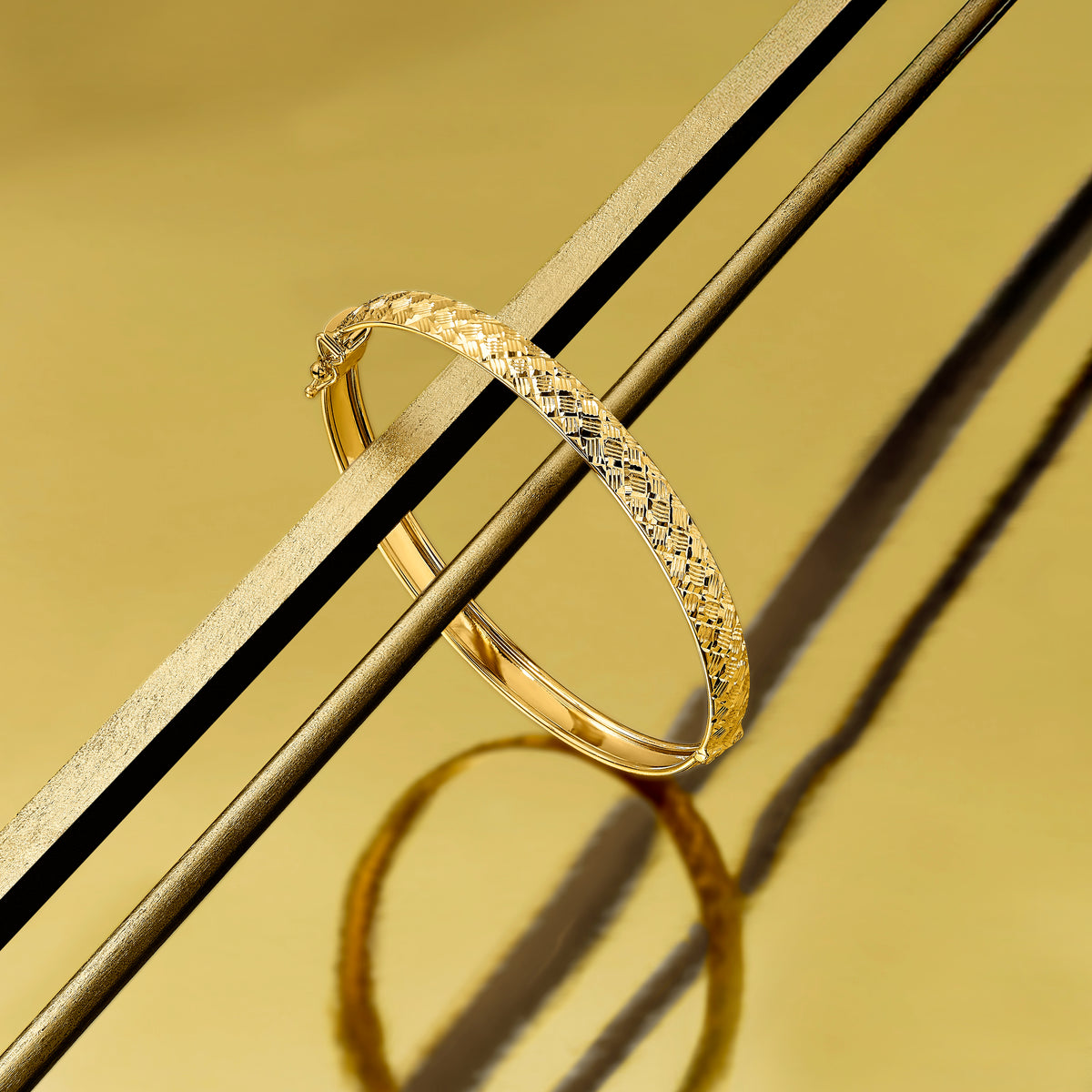 14k Polished and Diamond-cut Hinged Bangle