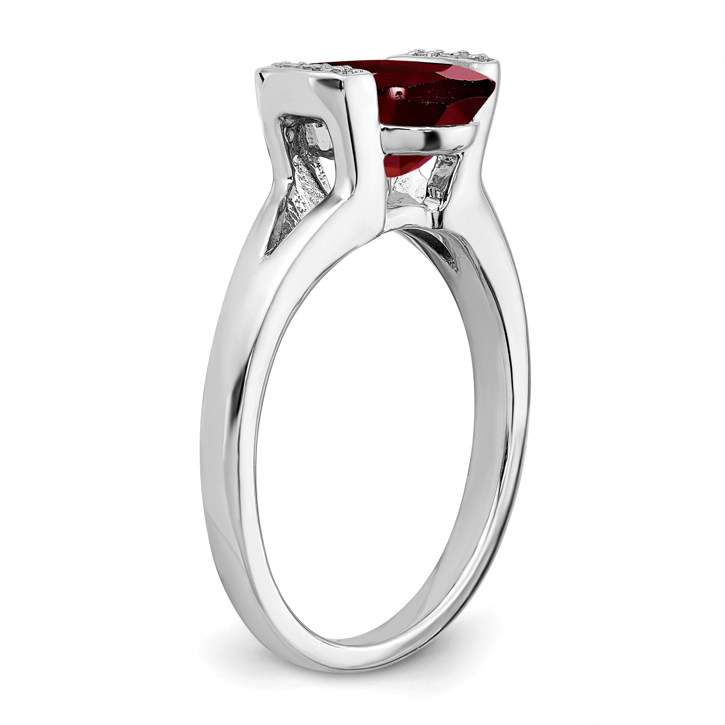 14k White Gold Oval Garnet and Diamond Ring