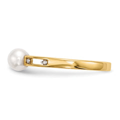 14k Freshwater Cultured Pearl and Diamond Ring
