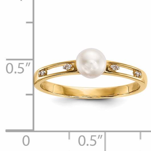 14k Freshwater Cultured Pearl and Diamond Ring