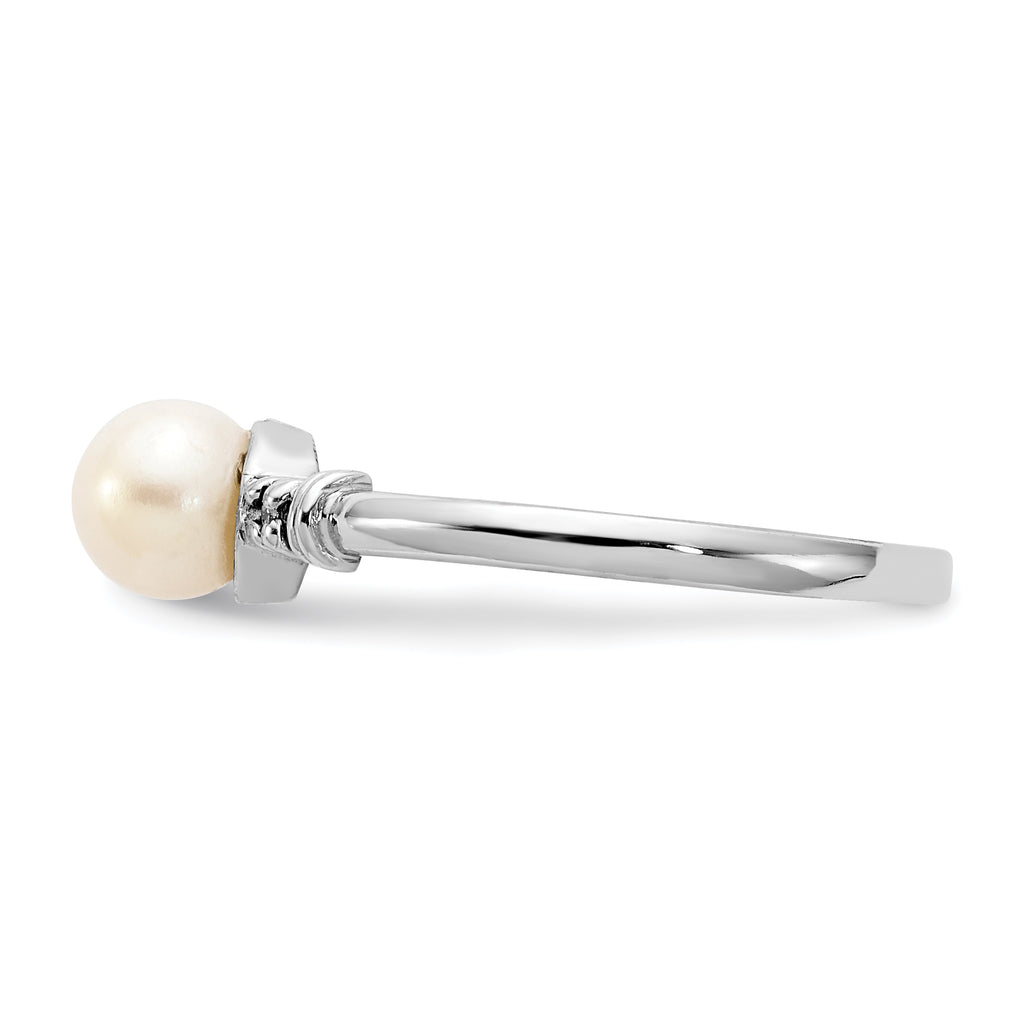 14k White Gold 5mm FW Cultured Pearl AA Diamond ring