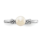 14k White Gold 5mm FW Cultured Pearl AA Diamond ring