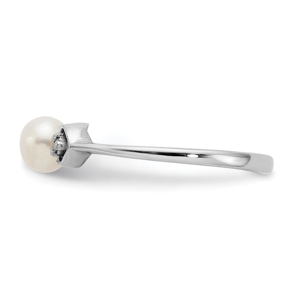 14k White Gold 4.5mm FW Cultured Pearl AA Diamond ring