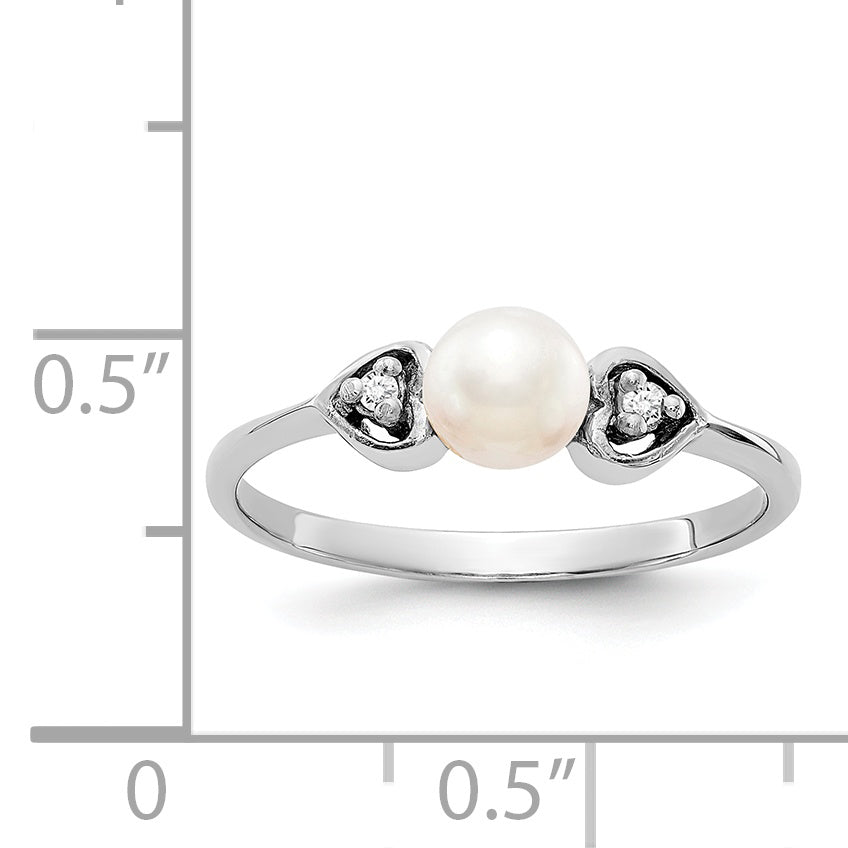 14k White Gold 4.5mm FW Cultured Pearl AA Diamond ring