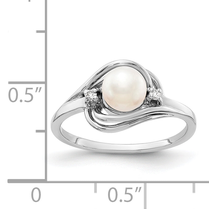 14k White Gold 5.5mm FW Cultured Pearl AA Diamond ring