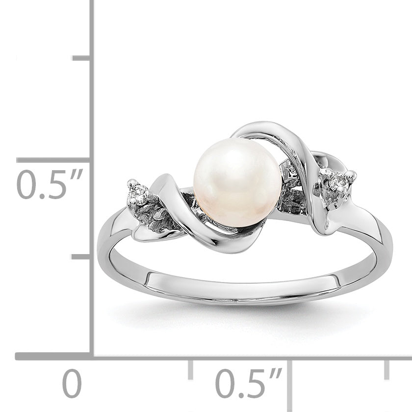 14k White Gold 5.5mm FW Cultured Pearl AA Diamond ring