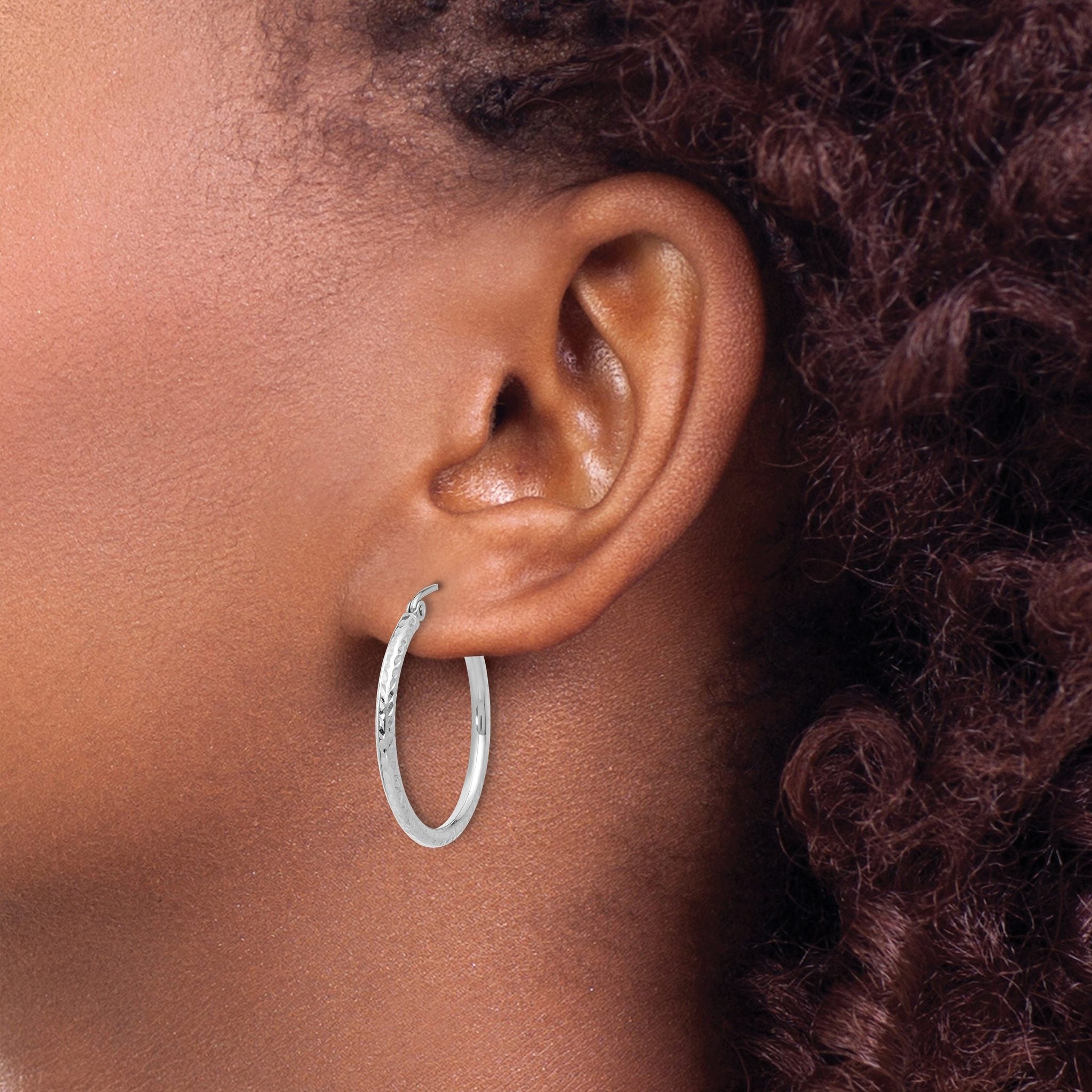14k White Gold Diamond-cut 2mm Round Tube Hoop Earrings