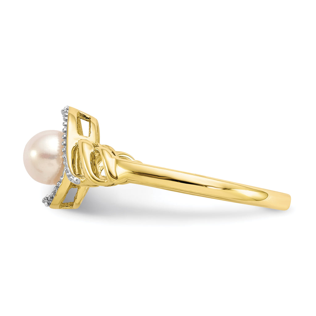 10K Fresh Water Cultured Pearl and Diamond Ring