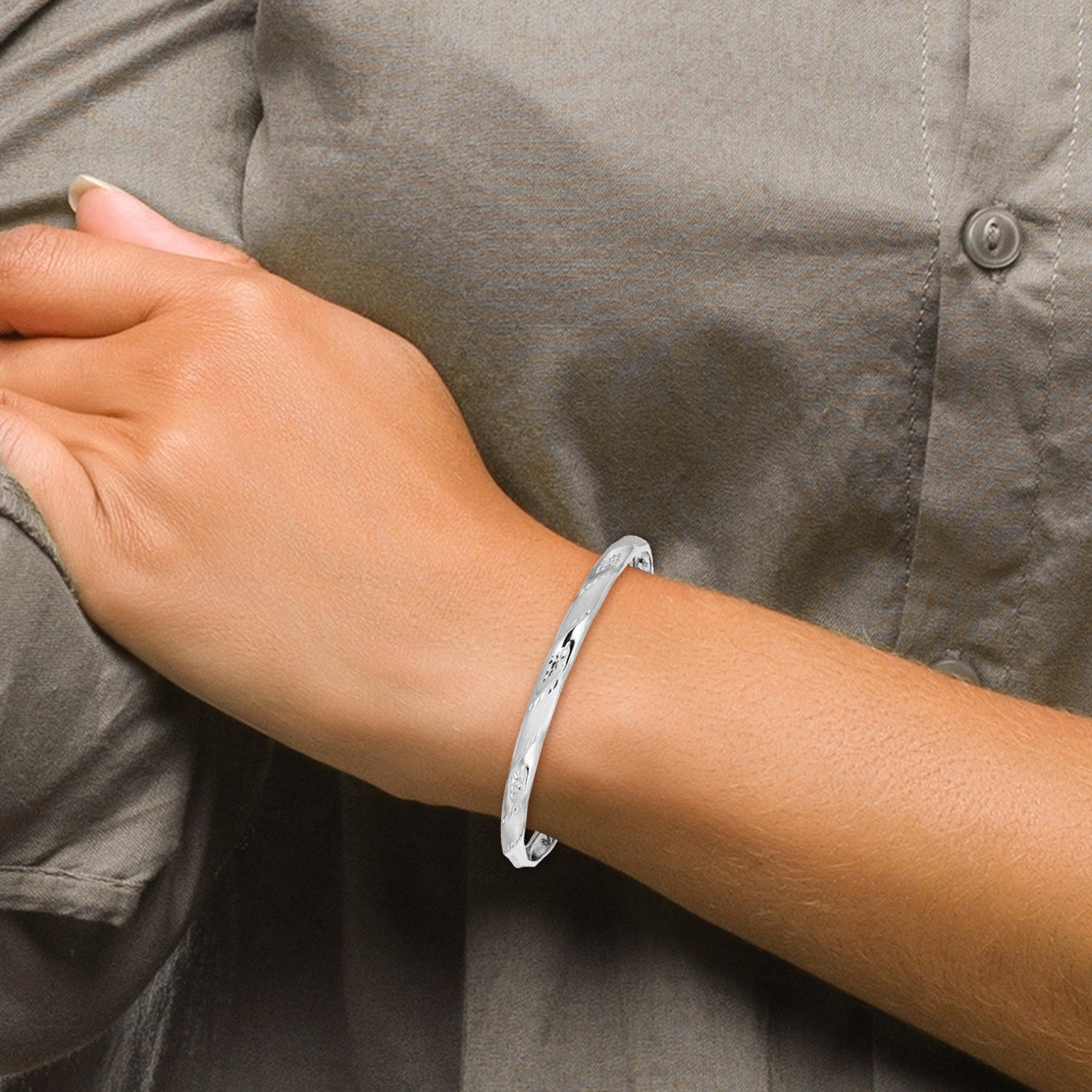 14K White Gold Flexible Bangle with Polished Satin Diamond-Cut Finish