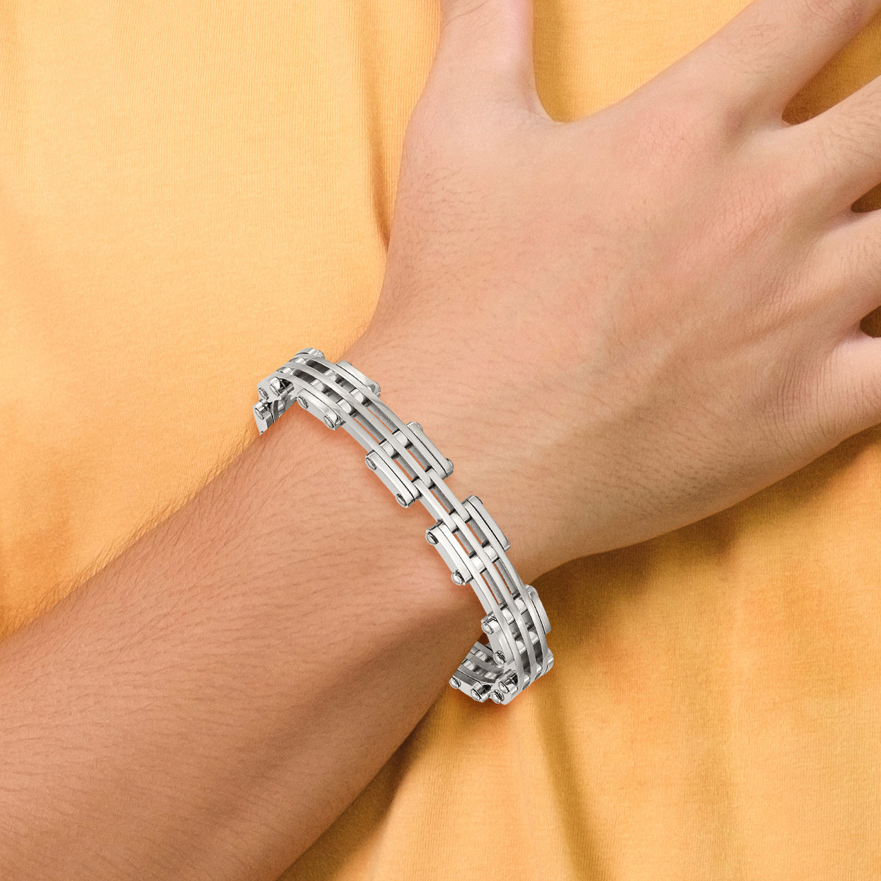 Polished Link Bracelet in Stainless Steel