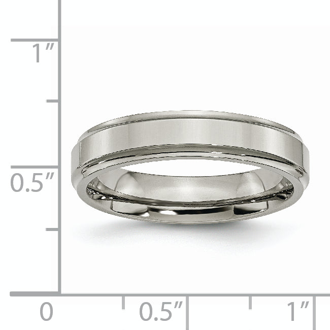Ridged Edge Wedding Band in Titanium, 5mm