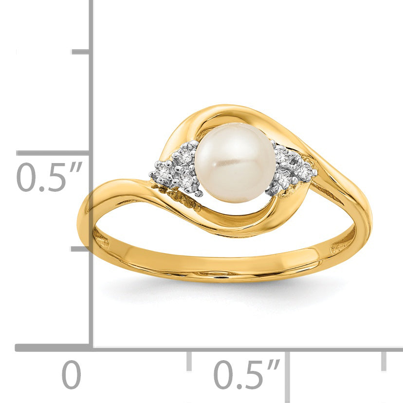 14k Fresh Water Cultured Pearl and Diamond Ring