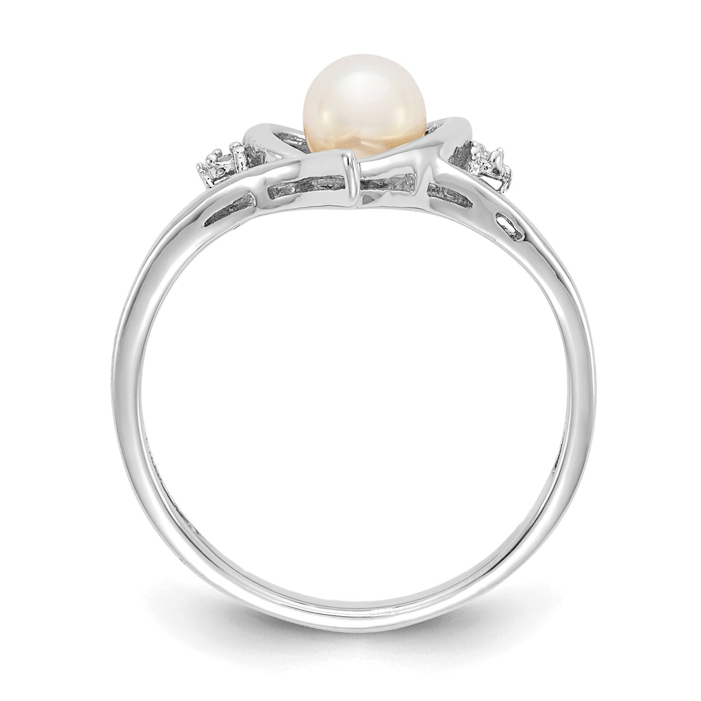 14k White Gold Fresh Water Cultured Pearl and Diamond Heart Ring