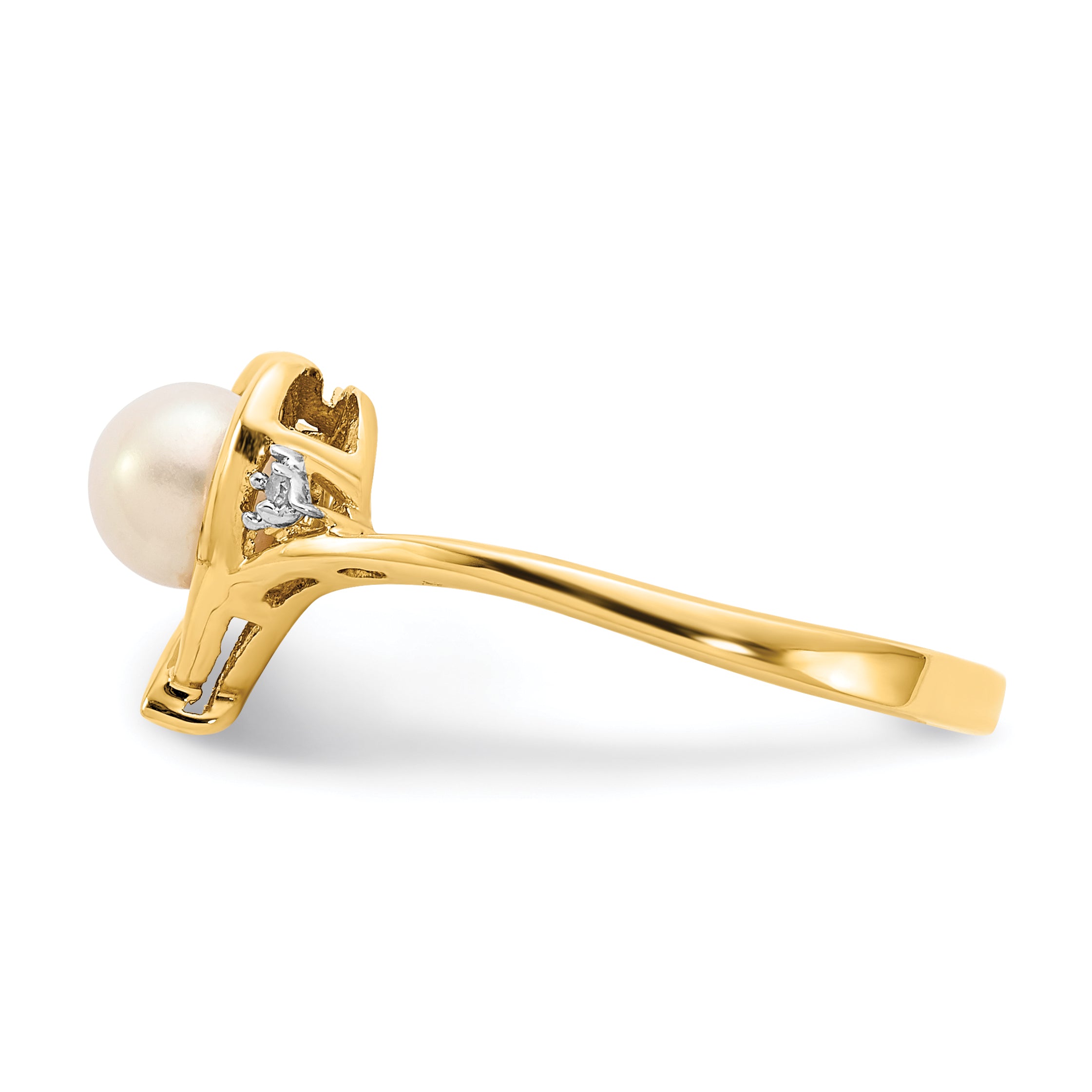 14k Fresh Water Cultured Pearl and Diamond Heart Ring